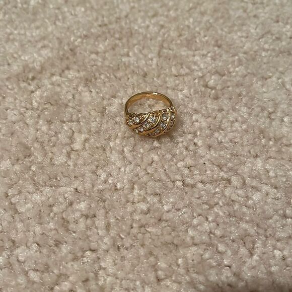 WOMENS GOLD RING - Picture 1 of 5